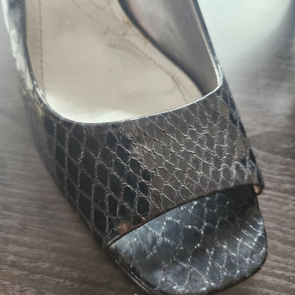 Black tahari peep toe pump - Picture 2 of 4